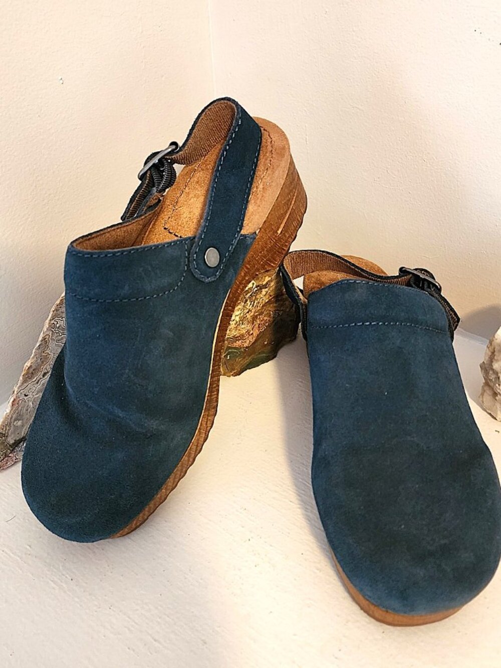 White Mountain 'Being Leather' Clog w/ wooden lift - Size: Unknown - New